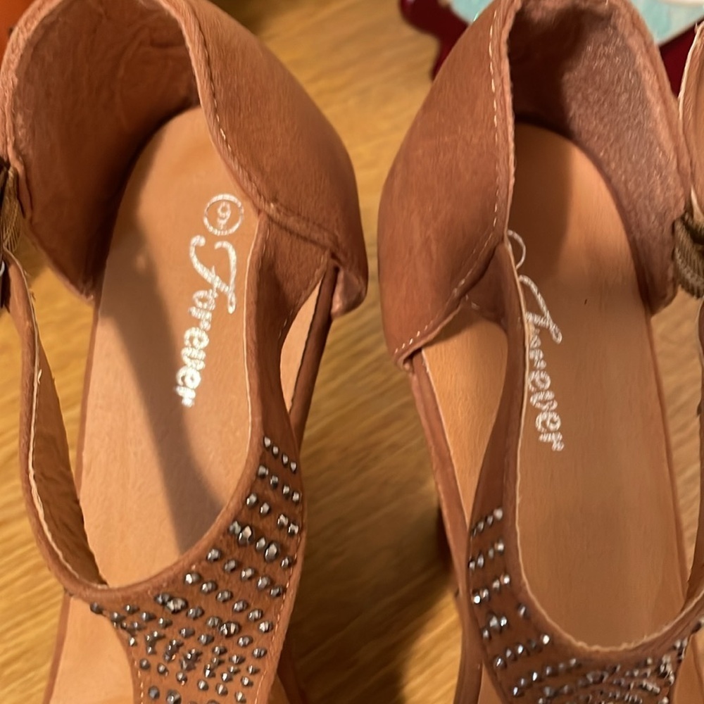 🤪🤪🤪BOGOHO 🤪🤪🤪Forever 21 Embellished Platform Heels - Picture 10 of 13